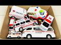 箱から救急車のミニカーをたくさん出して走らせるよ！☆ I'm going to take a bunch of toy ambulances out of the box and race them!