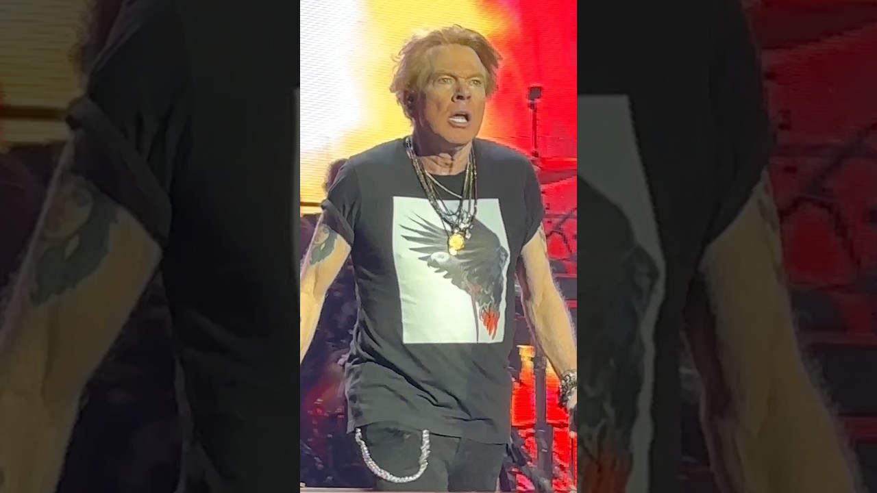 You Know It’s About to Be Good When Axl Rose Gets This Look