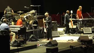 Eric Clapton  en Madrid - Le golpean con un vinilo screenshot 3