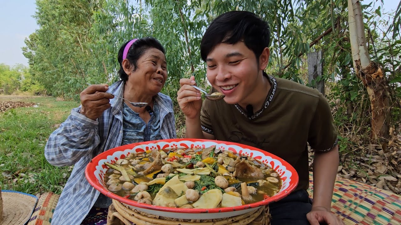 แกงเห็ดเผาะใส่หน่อไม้ ของแซ่บนานๆมีครั้ง ทำกินแบบง่ายๆที่ปลายนา | อร่อยนัวร์