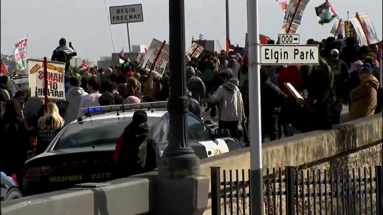 Protesters Block 101 Raw: Pro-Palestinian protesters block off 101 freeway entrance - YouTube