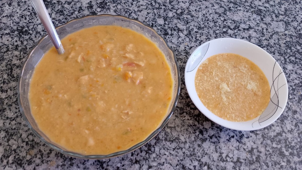 CALDO CREMOSO DE PEITO DE FRANGO