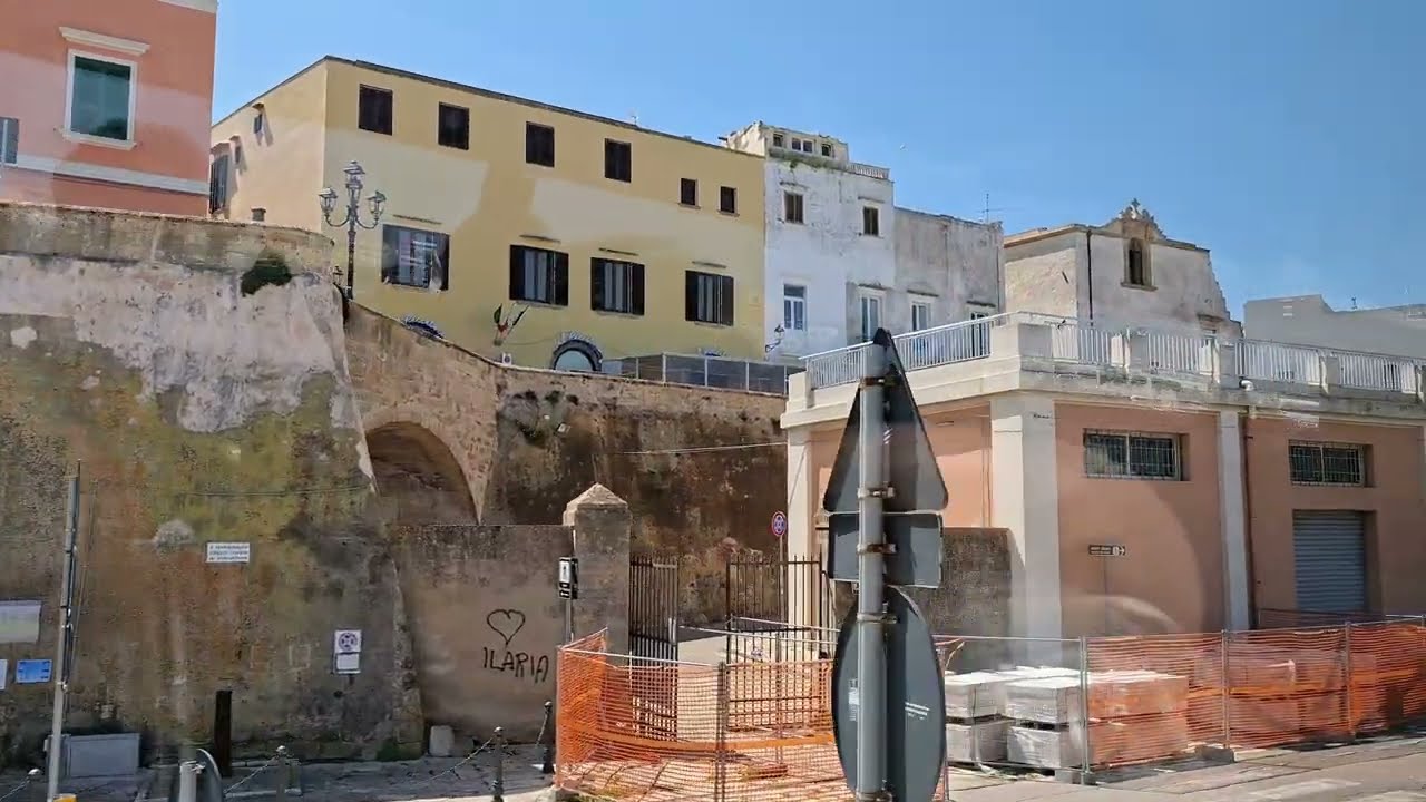 Gallipoli - Fahrt zur Altstadt mit Blick auf das Castello di Gallipoli (11.04.2025)