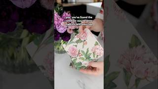 The prettiest way to serve napkins with tea! Try this simple yet elegant napkin fold 🎀