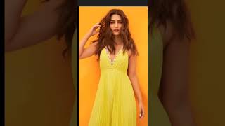 Model Vs Kriti Sanon