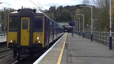 Trains at Hadley Wood