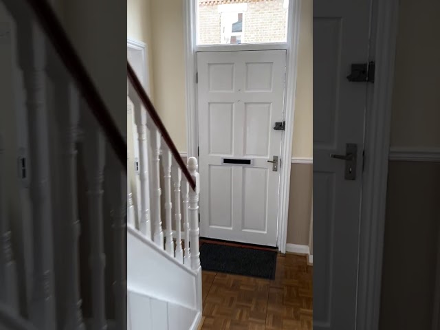 Close to town and station - immaculate house Main Photo