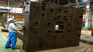 The process by which superlarge aluminum castings are made. Old aluminum foundry in Japan