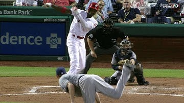 MIL@PHI: Brown grounds into force, Hernandez scores