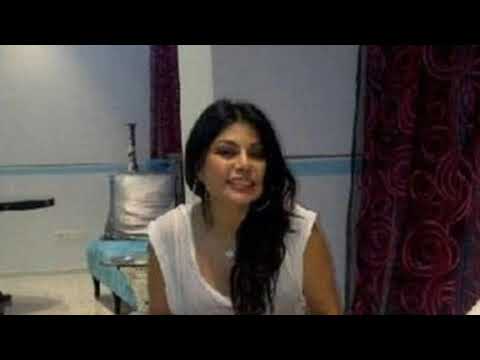 أمسك نفسك هنفرجك علي يوم هيفاء وهبي من اوضة النوم للمطبخ فيديو