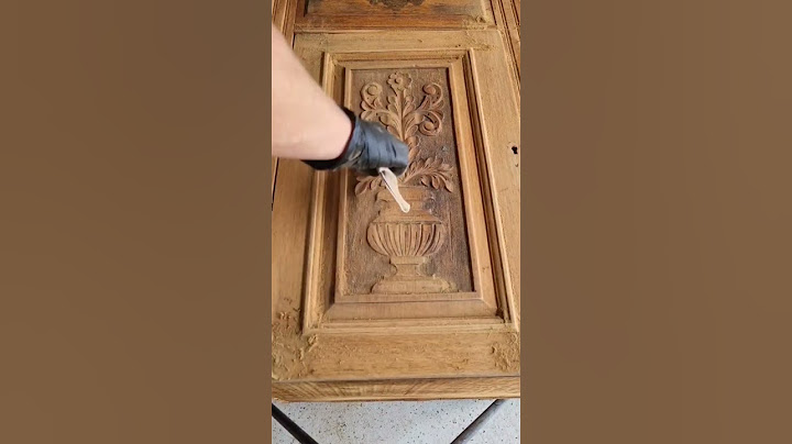 Satisfying! Sanding & scraping the old varnish off a Vintage Oak Carved door #furniturerestoration