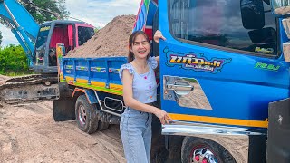 รับจ๊อบหน้าฝน ขอขับแบคโฮหน่อยนานๆครั้ง Girl excavator dump truck