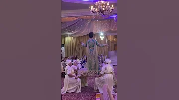عروسة مغربية ترقص فوق العمارية 