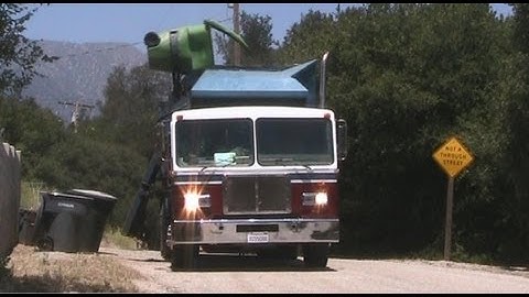 CR&R of Cherry Valley--Tri-Axle Peterbilt 310 / Amrep: yard waste