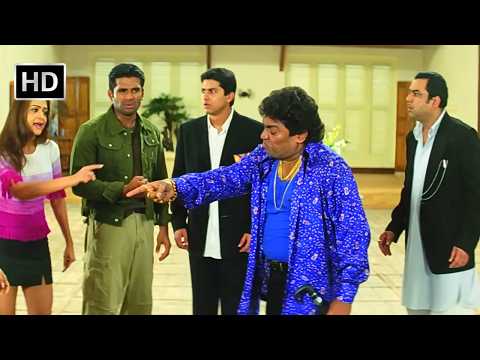 थूकता नहीं है बेचारा हकलाता है - Johnny Lever, Paresh Rawal, Suniel Shetty - Best Comedy Scene