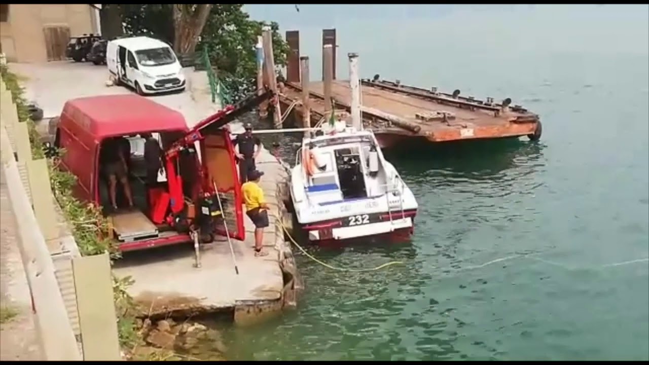 Tavernola, nelle acque del Sebino si cerca un'auto con un cadavere