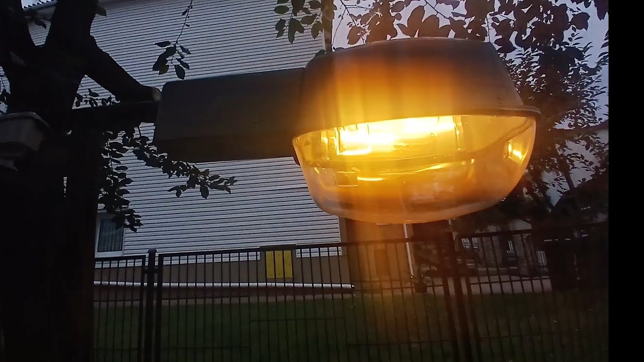 Wymiana lamp sodowych w oprawach Elgo.