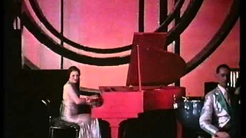 Fred Conyngham & Peggy Cochrane sing "No Excusin' ...