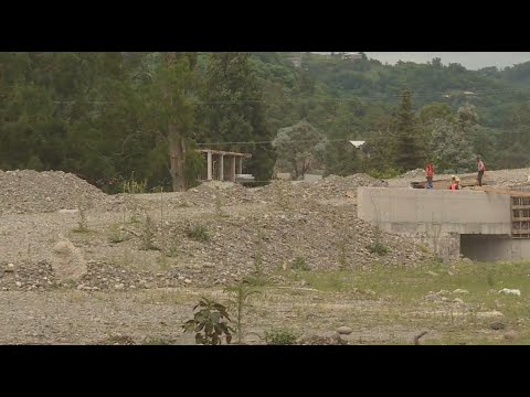 ბათუმში სულ მცირე 10-მდე პროექტია, რომლის დასრულებასაც ხალხი უშედეგოდ ელოდება