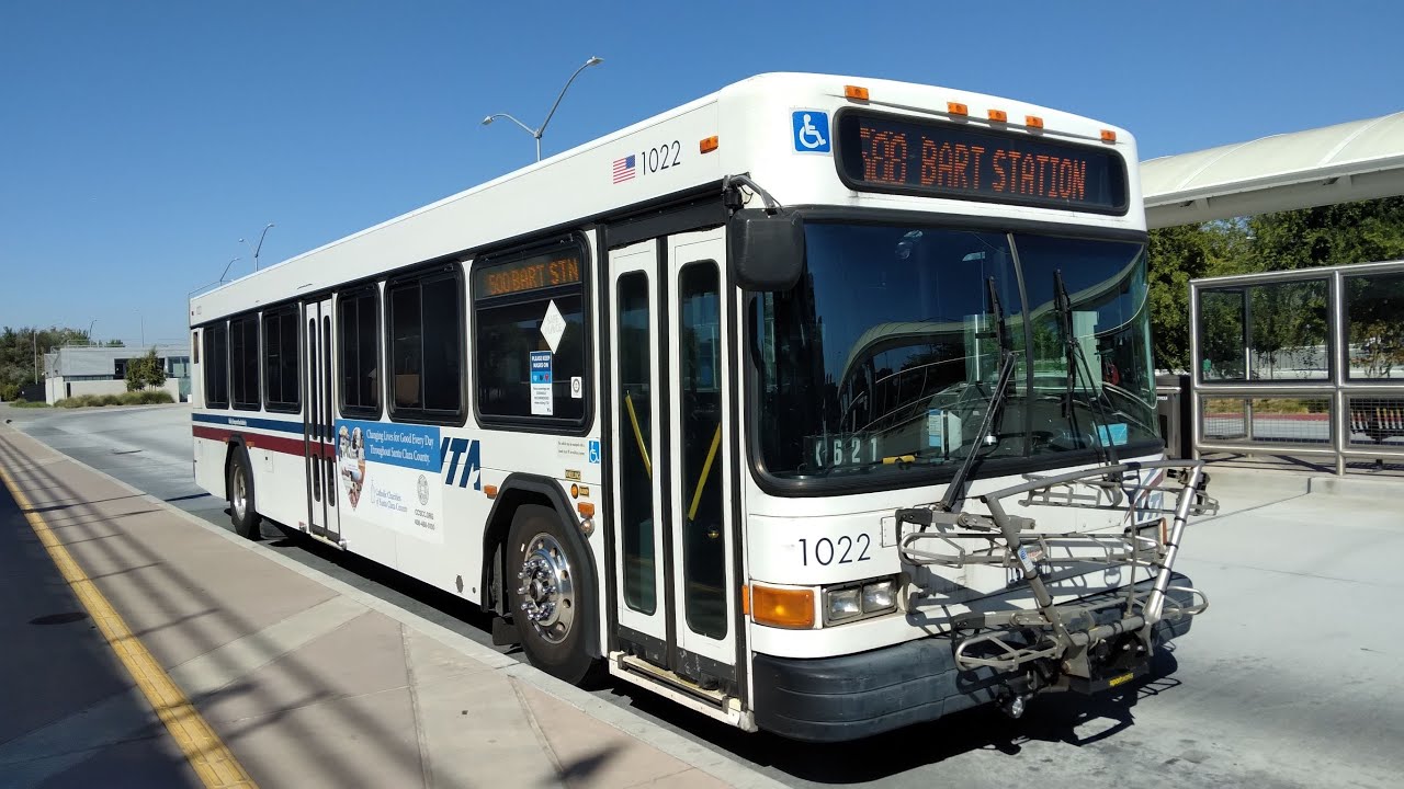 Santa Clara VTA 2001 Gillig Low Floor 40' 1022 on Route 500 Rapid