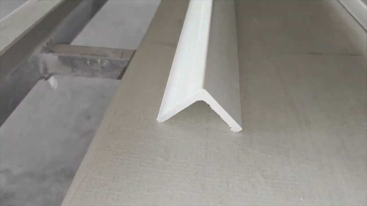 Construction building material 50x50x6 FRP equal angle Pultrusion Process pultruded bar corner bar