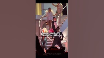 Fan SNEAKS ON STAGE at Sabrina Carpenter Concert #fan #viral #sabrinacarpenter #sabrinacarpentertour
