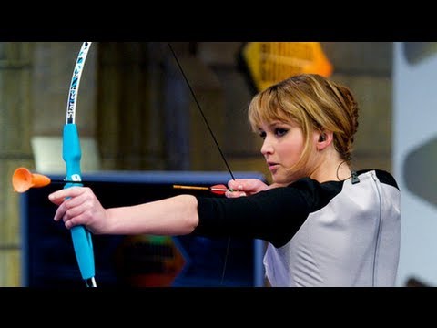 Jennifer Lawrence Shoots a Bow and Arrow on El Hormiguero!