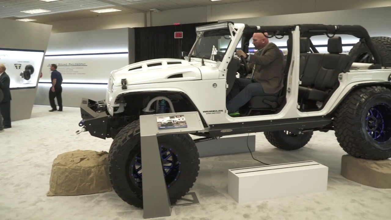 Alpine Jeep Wrangler Restyle System | CES 2017 | Crutchfield video - YouTube