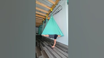 Warrior 3 💓 Aerial hammock pose