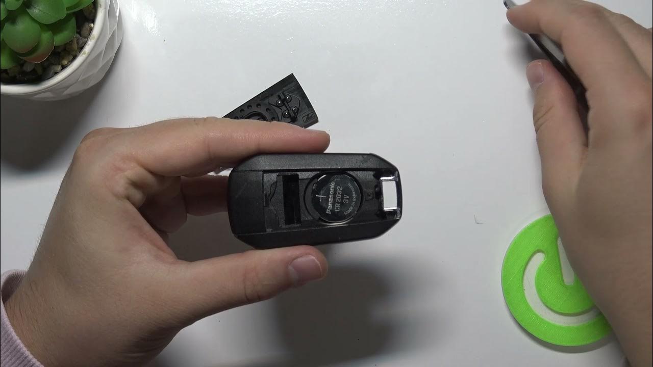 Citroen C4 2015 замена батарейки (Citroen C4 2015 battery replacement) - YouTube