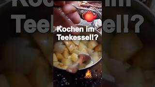 Kochen im TEEKESSEL?! 🫖 | Bushcraft Survival #shorts #outdoor
Waldhandwerk® Kurs-Infos & Termine: https://www.waldhandwerk.de/kurs-informationen/
Kann man im Teekessel ein echtes Bushcraft-Essen kochen? Na klar! Vom Reibungsfeuer über wilde Zutaten bis hin zum fertigen Kartoffeleintopf – echtes Waldhandwerk eben. 🌲🔥
Welches Equipment nutzt du am liebsten am Lagerfeuer? Schreibs in die Kommentare!
👉 Lust, diese Skills selbst zu lernen? Alle Kurse findest du unter: https://www.waldhandwerk.de
#outdoorcooking #lagerfeuer #Waldhandwerk #Bushcraft #Survival #OutdoorSkills #Wilderness #Skills #Gear #Tools #Knife #Woodworking #Fire #FireMaking #Shelter #Water #String #Knots Kochen im TEEKESSEL?! 🫖 | Bushcraft Survival #shorts #outdoor