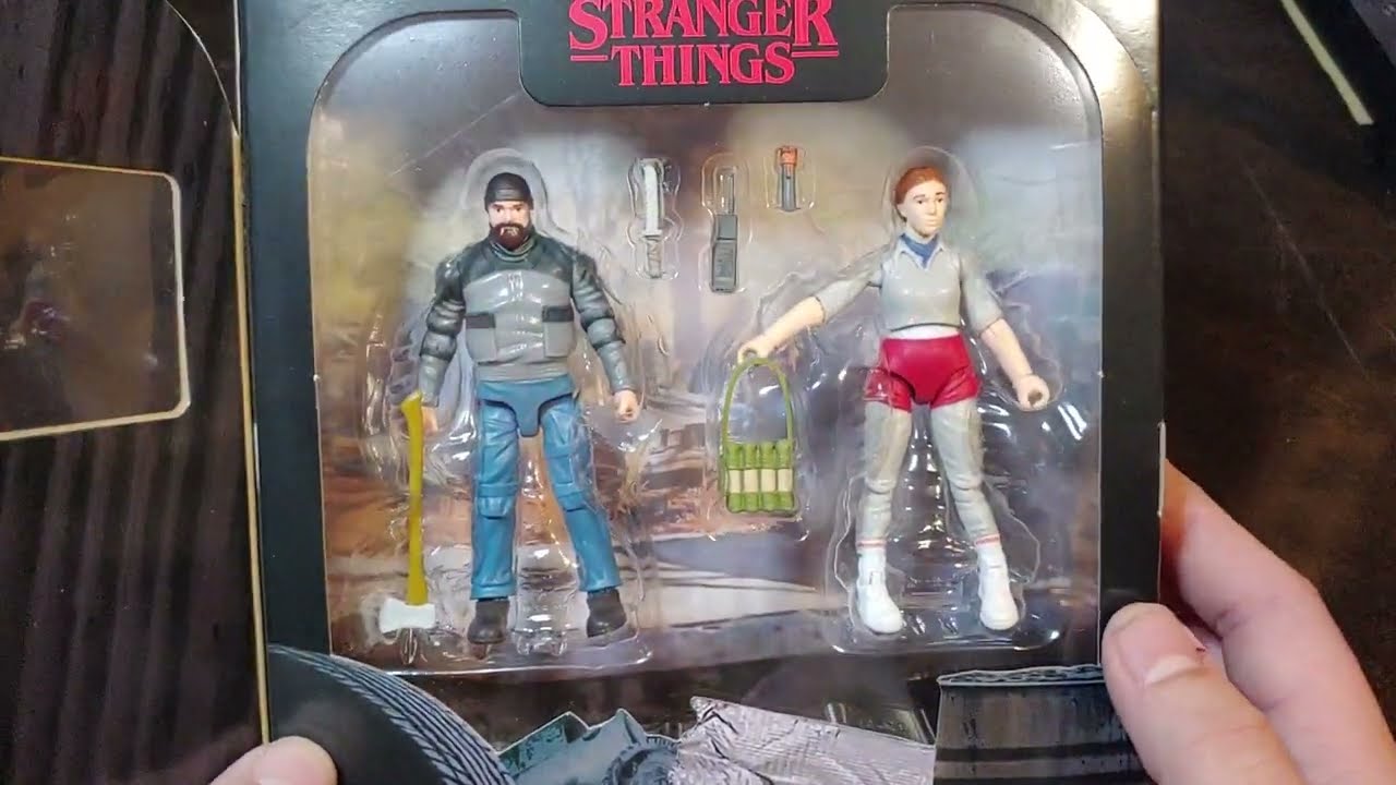 Stranger Things Hopper & Eleven World of Stranger things Scale