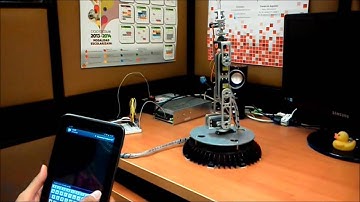 Brazo robótico controlado vía Bluetooth utilizando un móvil con Android - Video 2