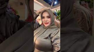 Tante Stw Hijab Cantik - Live tiktok Vlog Tante iis Cantik Terbaru