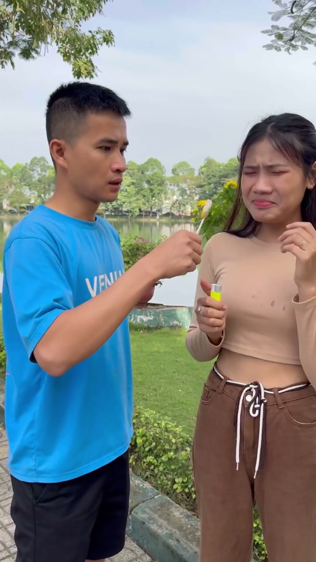 LNF - Kẹo mút hay hút thuốc || Lollipops or smoking #shorts