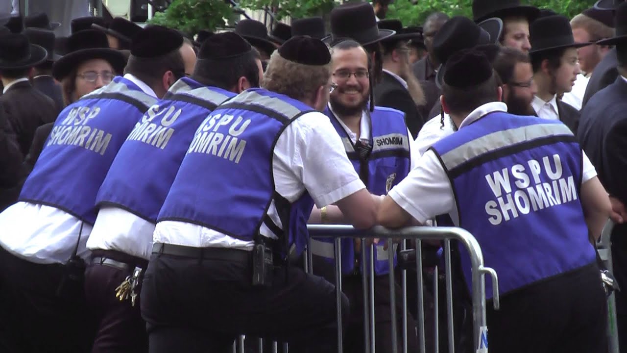 rebecca 粉餅 Sites And Sounds - Thousands of Orthodox Hasidic Jews in NYC Foley Square To Protest Israeli Draft