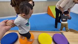 영어로 말하는 선생님이 어색해 #치앙마이여행 #baby #babyboy #happybaby #cute #cutebaby #koreanbaby 