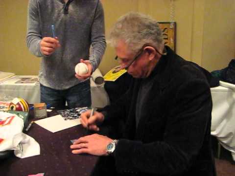John Riggins Signing John Riggins Signs Autographs for The SI KING 12-16-12 - YouTube