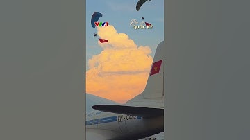 Lá cờ Tổ quốc tung bay trên bầu trời hoà bình 🇻🇳🇻🇳