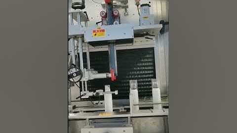 Spray bottle automatic shrink sleeve labeling machine