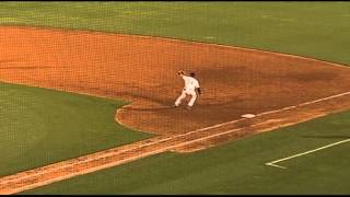 Unbelievable diving catch from David Gonzalez turns double play!