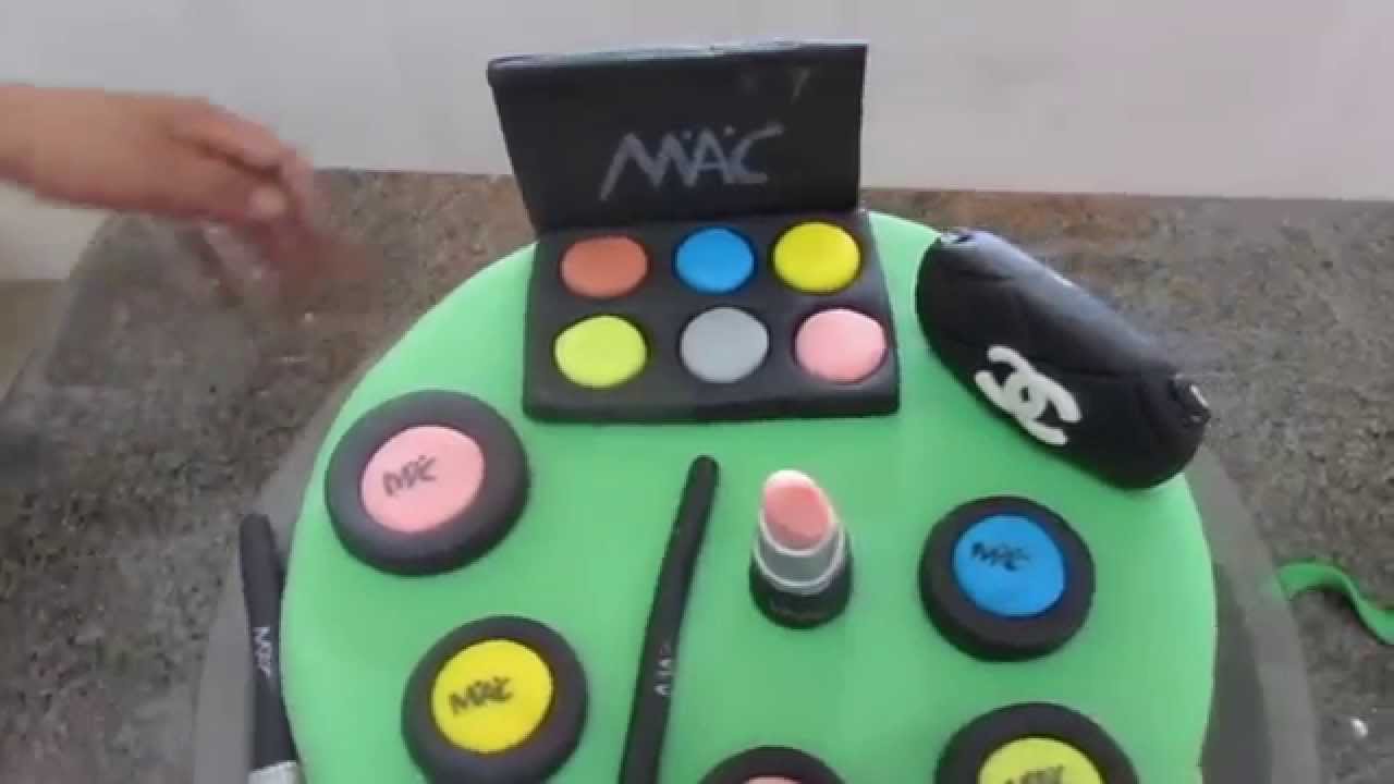 Como cobrir o bolo com pasta americana