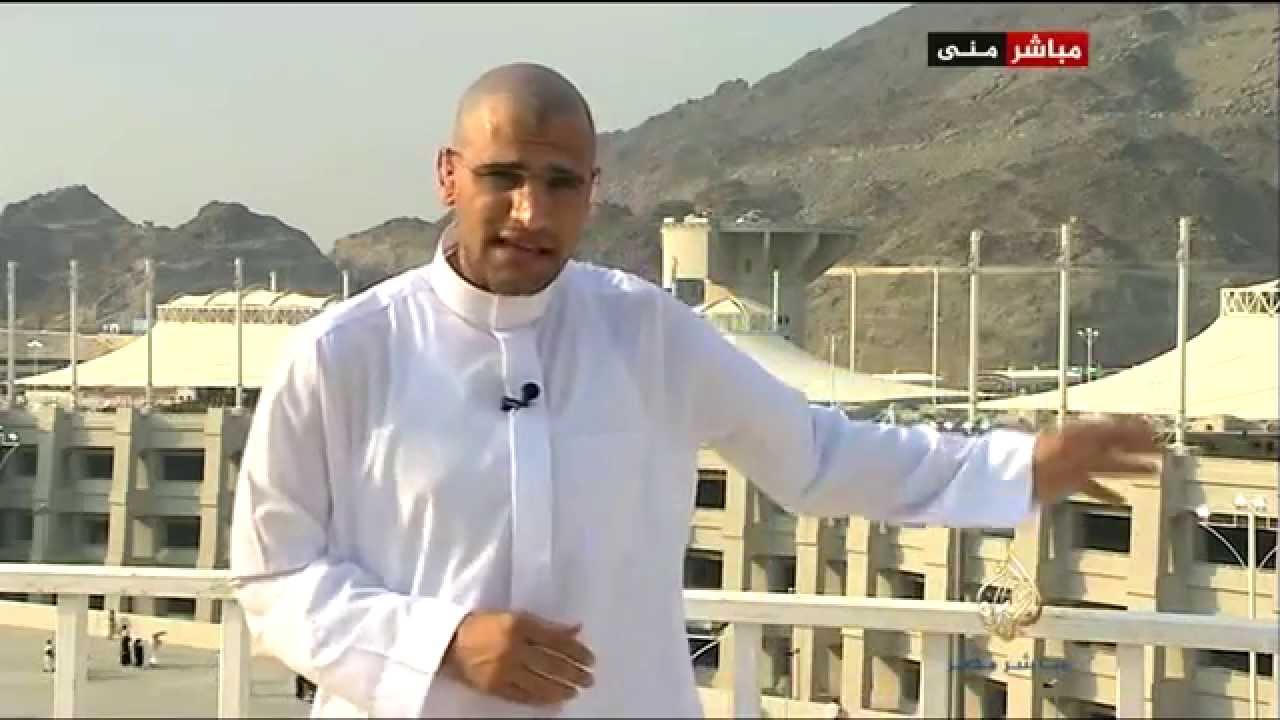 الحجاج يرمون الجمرات وينحرون الهدي و يؤدون طواف الإفاضة في أول أيام العيد