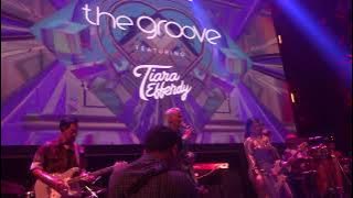 The Groove ft.Tiara Effendy ~ Jangan Tanya (Lavva Plaza Senayan)