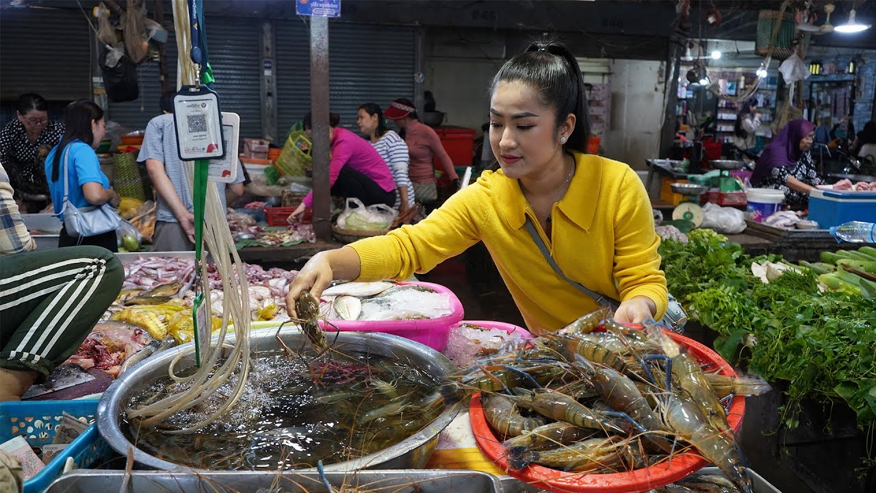 Market show: Yummy river shrimp, crispy pork and fry rice cooking - Countryside Life TV