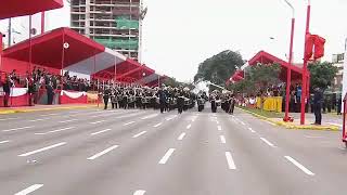 Entrada de la Marina De Guerra Del Perú en el desfile militar por fiestas patrias