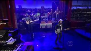 Brad Paisley  Runaway Train - Letterman 5-15-2013