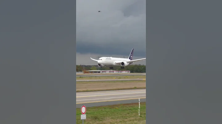 Lufthansa's first Boeing 787-9 landing at Frankfurt Airport #avgeek #Lufthansa #Boeing787