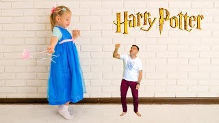 Настя получает волшебное письмо и собирает фигурки из Гарри Поттера