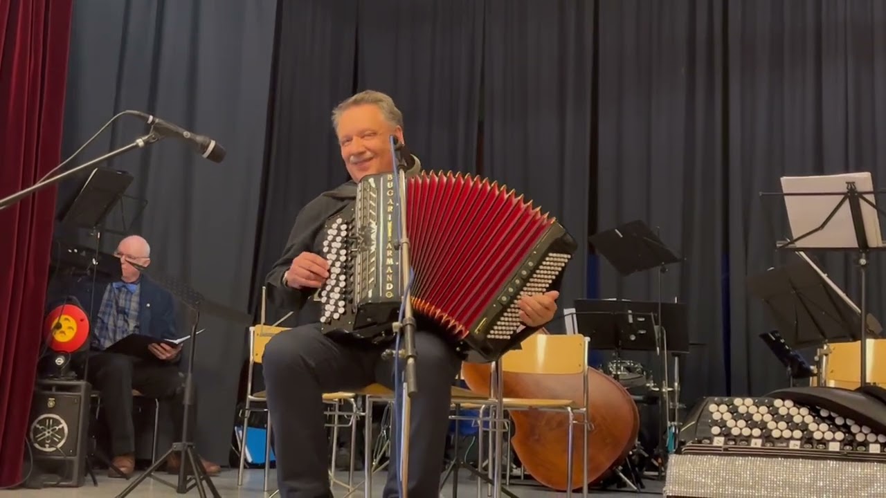 Ari Haatainen  //  Ungersk potpuri // Unkarilainen sikermä  ( Live)